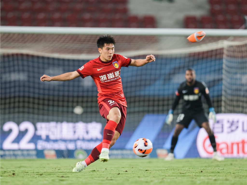 布彭扎助攻童磊破门，浙江2-0稳固胜势