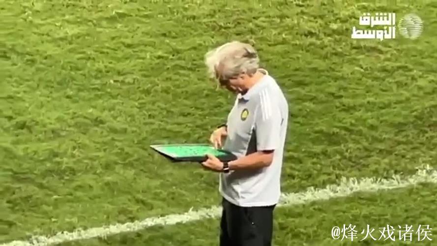 胡安-热苏斯:对本菲卡的失利更多是心理因素而非战术问题 胡安-热苏斯:对本菲卡的失利更多是心理因素而非战术问题