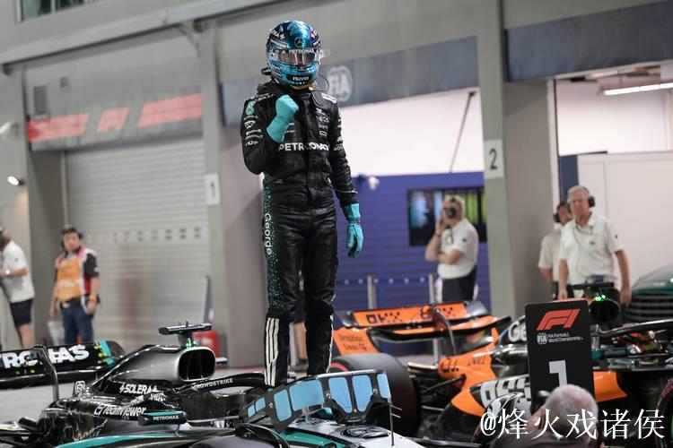 F1新加坡大奖赛：拉塞尔从杆位起步夺冠，维斯塔潘获亚军